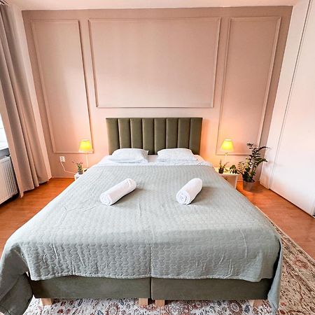 Gorgeous City Center Apartment In Bratislava With Free Parking Kültér fotó